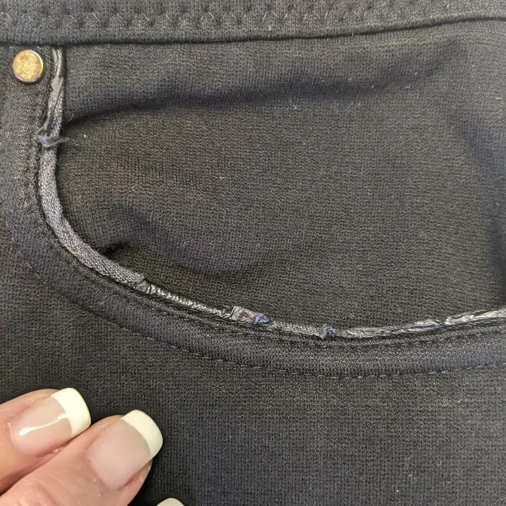 Chico's So Slimming very black rayon/nylon/spandex pull-on waist pants 0.5